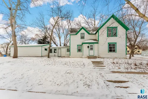 713 N Clark Ave, Dell Rapids, SD 57022