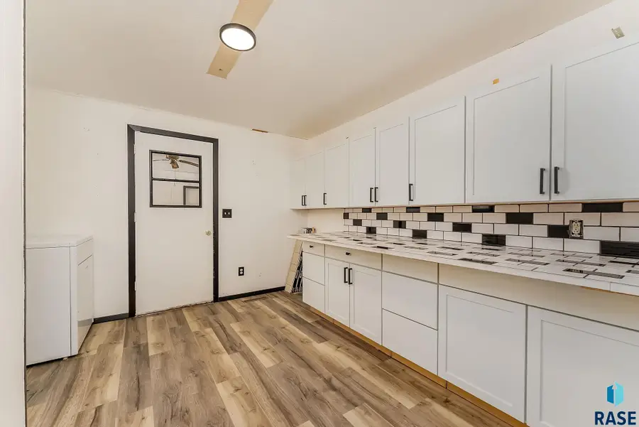 713 N Clark Ave, Dell Rapids, SD 57022 - #3