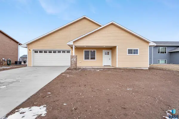 635 Apple Creek Rd, Parker, SD 57053