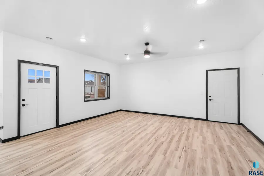 635 Apple Creek Rd, Parker, SD 57053 - #3