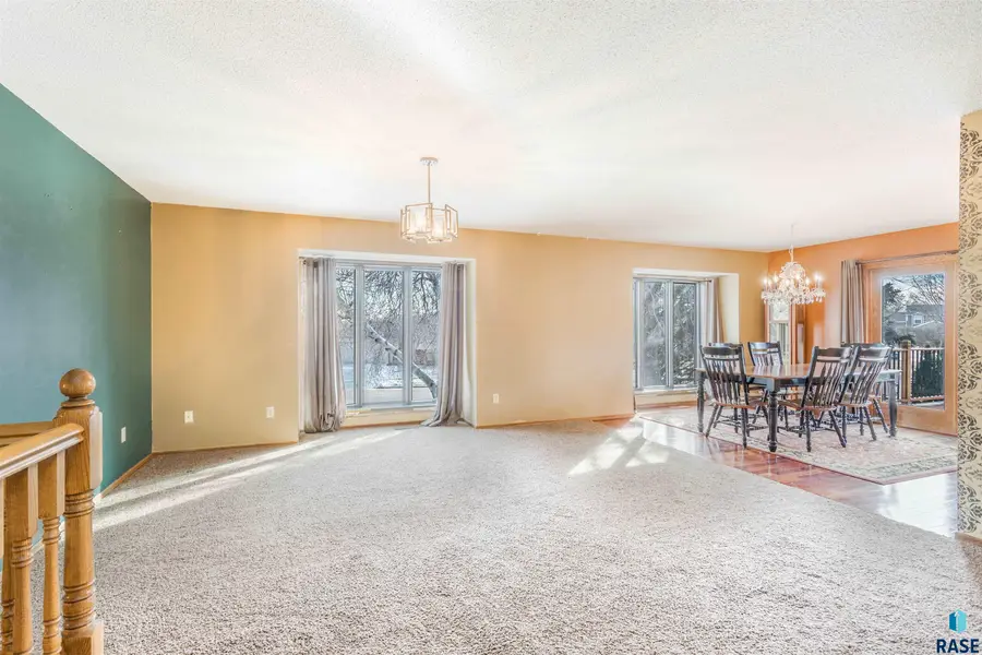 2713 S Harvey Dunn Dr, Sioux Falls, SD 57103 - #3