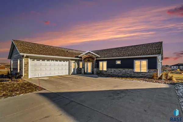 1518 Manfred Dr, Luverne, MN 56156