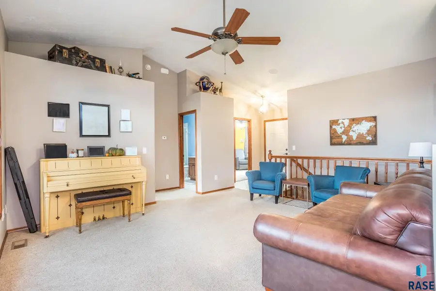 5813 W Hemlock Dr, Sioux Falls, SD 57107 - #3