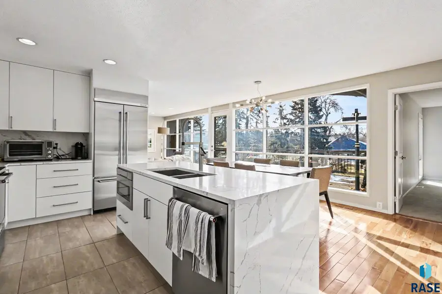 1916 S Austin Dr, Sioux Falls, SD 57105 - #2