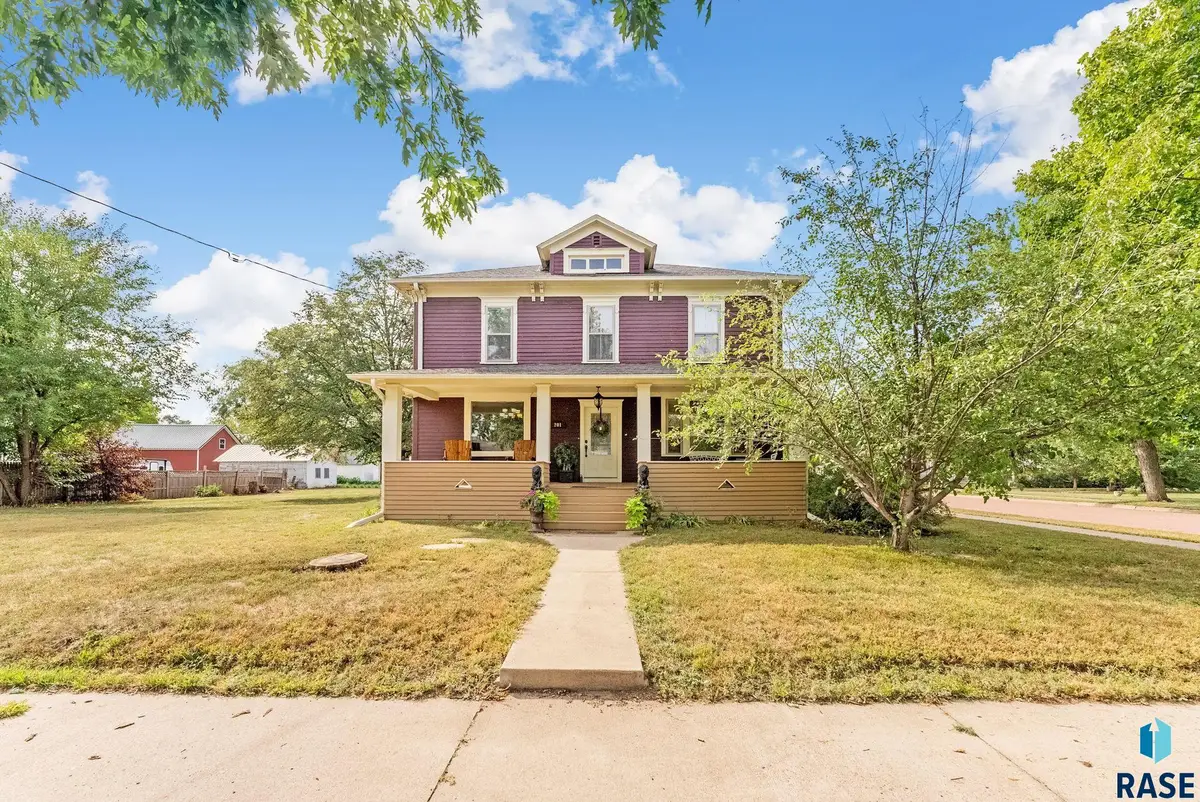 201 S Johnson Ave, Canton, SD 57013 - #1