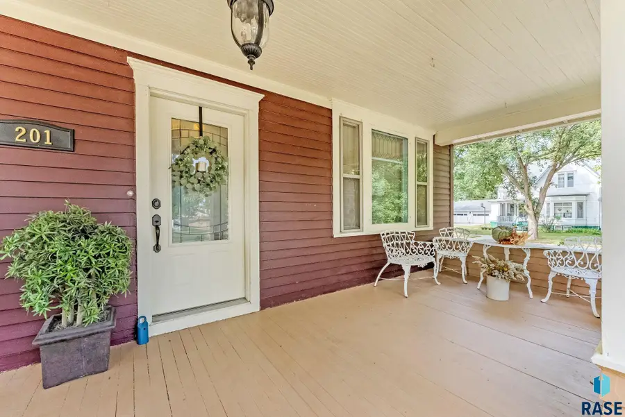 201 S Johnson Ave, Canton, SD 57013 - #2