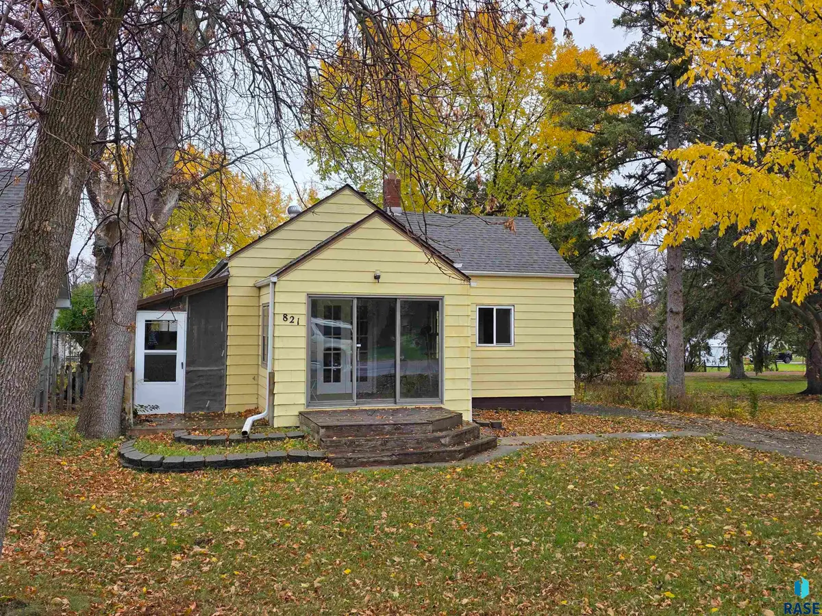 821 7th St Sw St, Pipestone, MN 56164 - #1