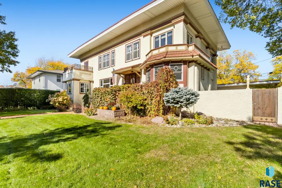 118 W 19th St, Sioux Falls, SD 57105 - #3