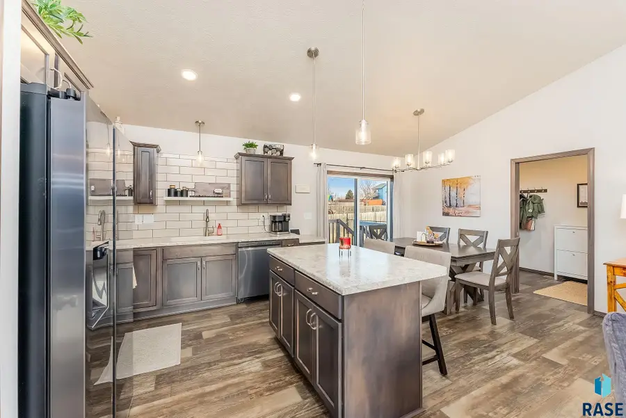 5612 W Holbrook Cir, Sioux Falls, SD 57107 - #2