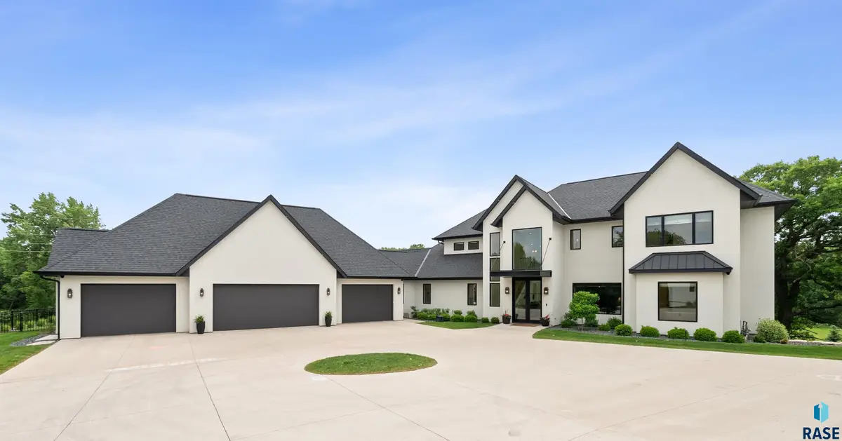 1617 S Scarlet Oak Pl, Sioux Falls, SD 57110 - #1