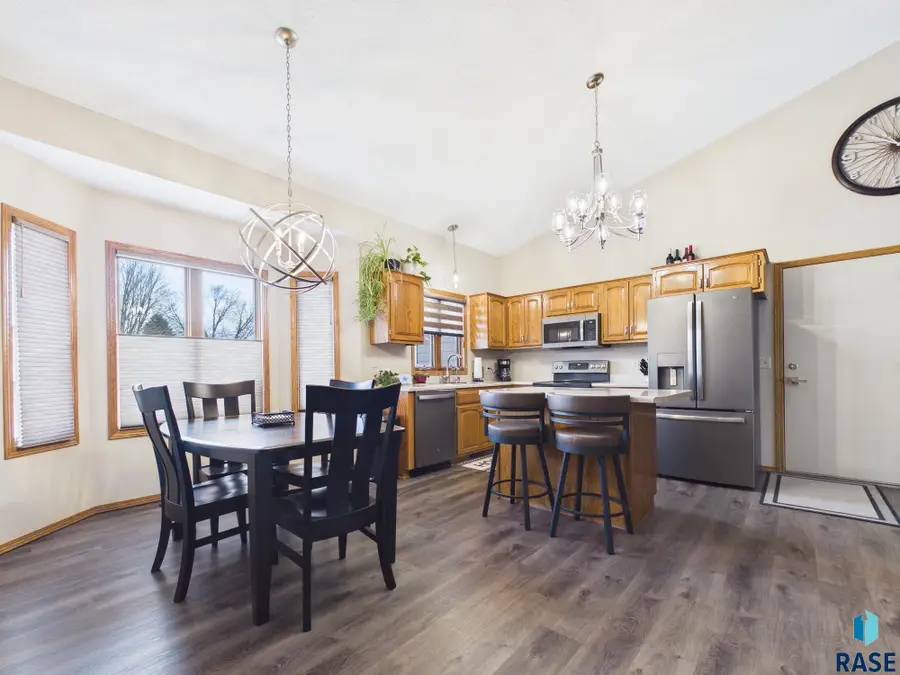 705 S Lakota Ave, Brandon, SD 57005 - #3