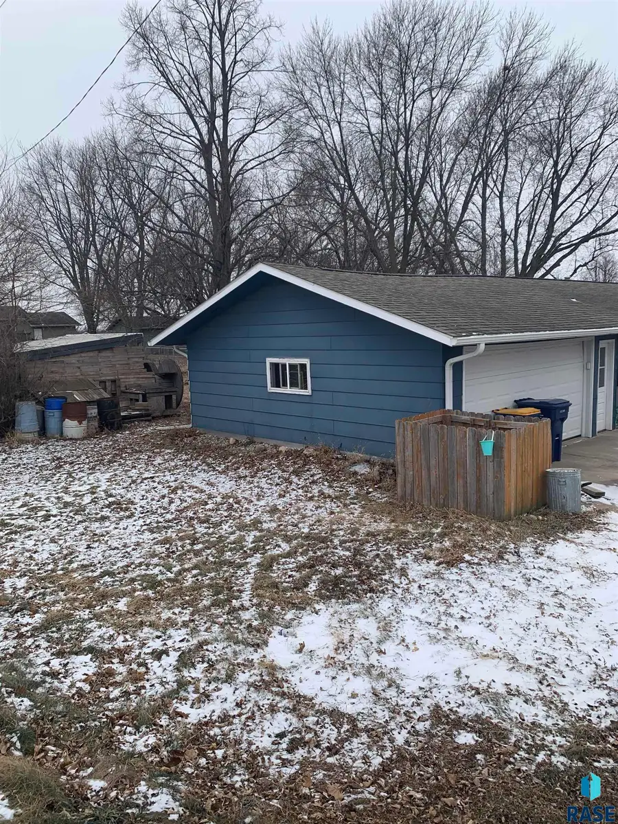 315 Morefield Ave, Baltic, SD 57003 - #3