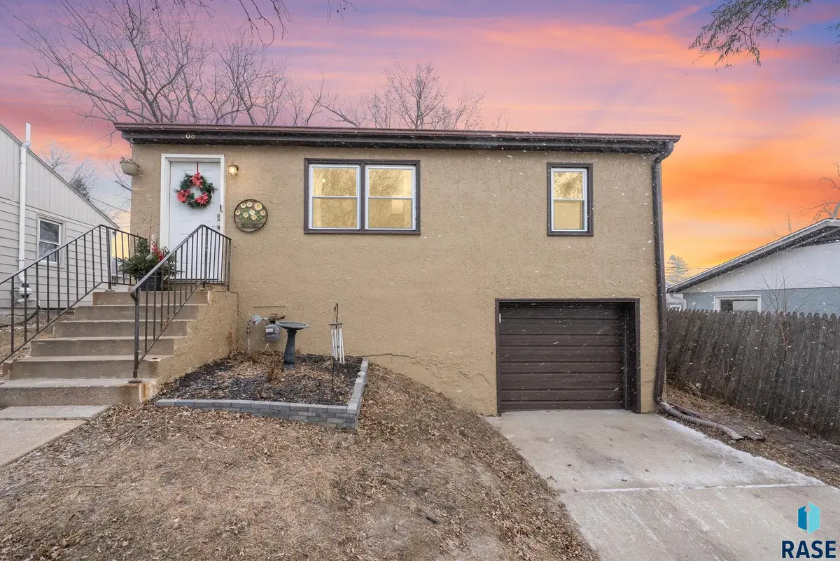 608 S Highland Ave, Sioux Falls, SD 57103 - #1