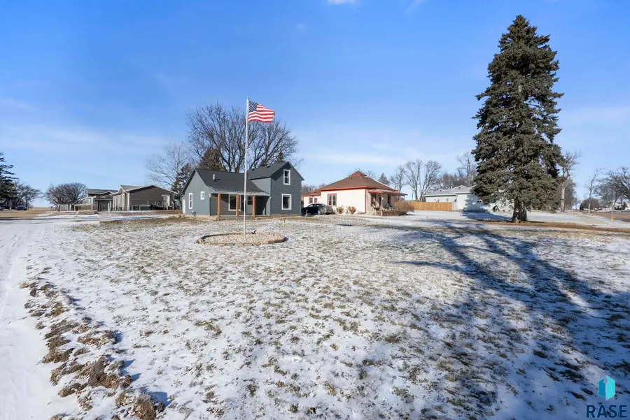 401 N Oaks Ave, Hartford, SD 57033 - #2