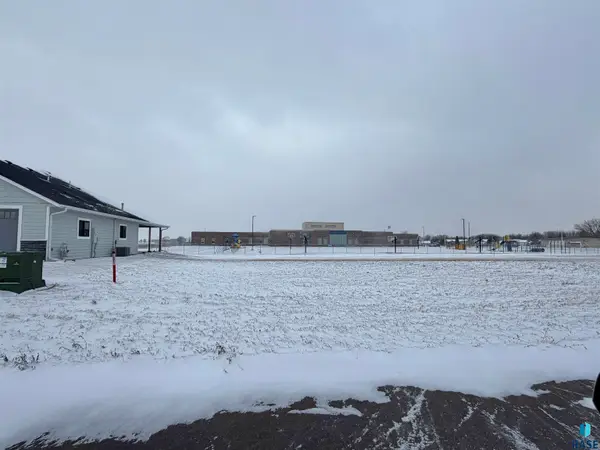 805 S Limestone Ave, Tea, SD 57064