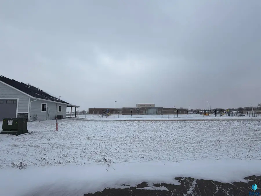 805 S Limestone Ave, Tea, SD 57064 - #2