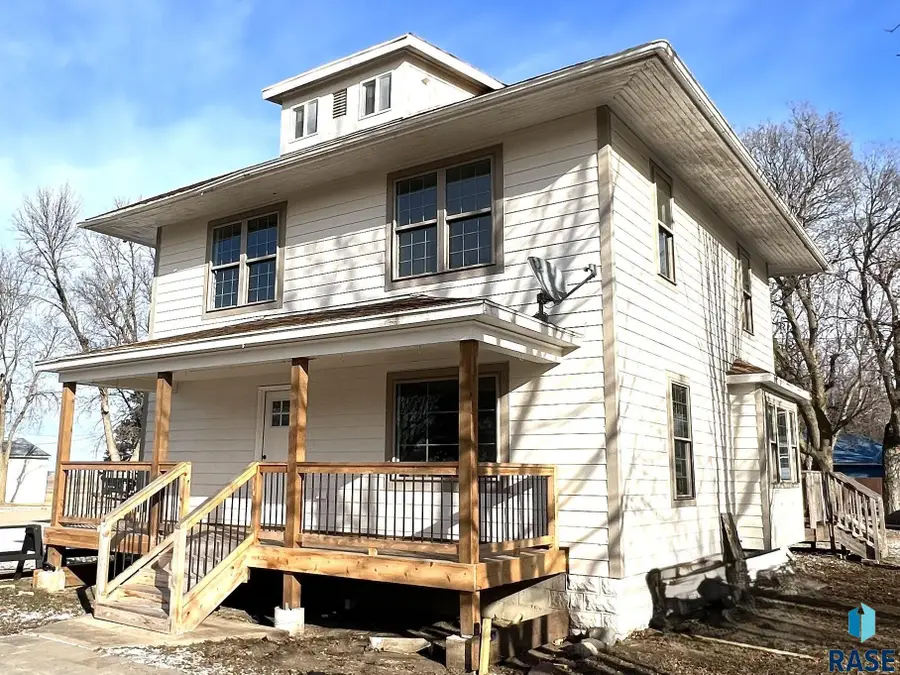 306 N Main St, Viborg, SD 57070 - #2