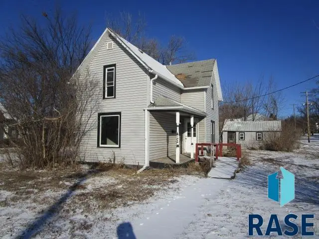 422 E 4th St, Canton, SD 57013 - #1