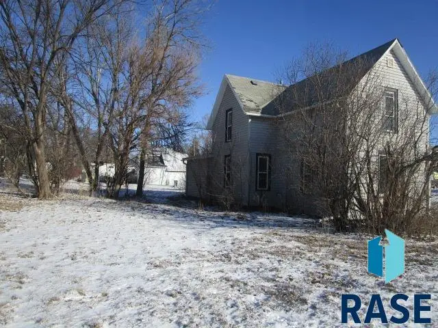 422 E 4th St, Canton, SD 57013 - #2