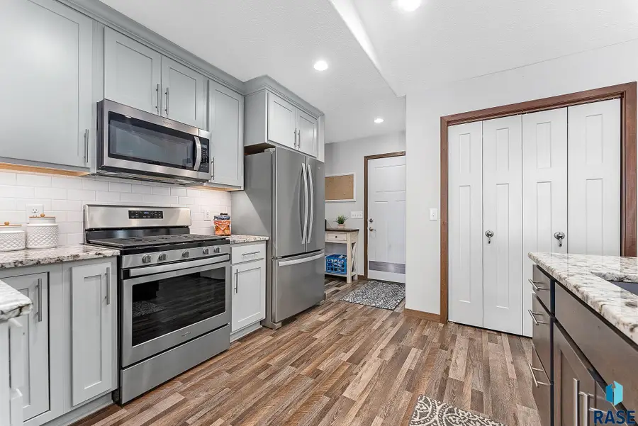 2710 E Sunburst Dr, Brandon, SD 57005 - #2