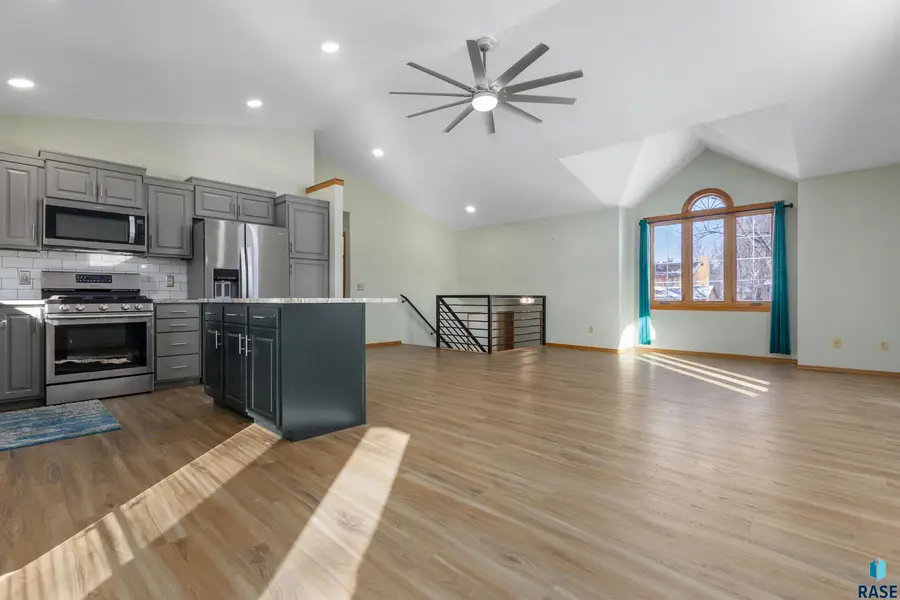 2709 Kaystone Dr, Sioux Falls, SD 57103 - #3