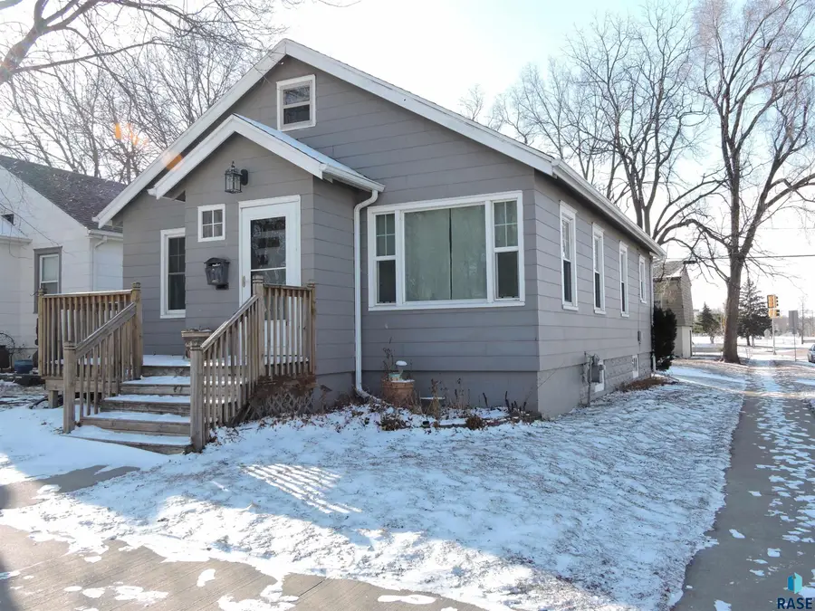 719 N Sherman Ave, Sioux Falls, SD 57103 - #2