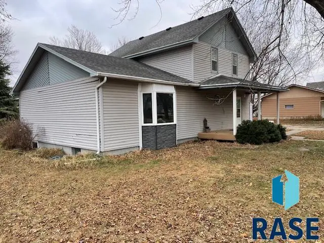 106 E Elliot St, Inwood, IA 51240 - #2