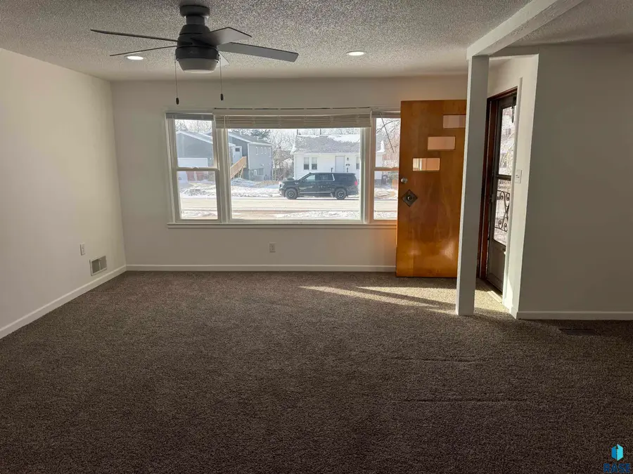 412 S Chicago Ave, Sioux Falls, SD 57103 - #2
