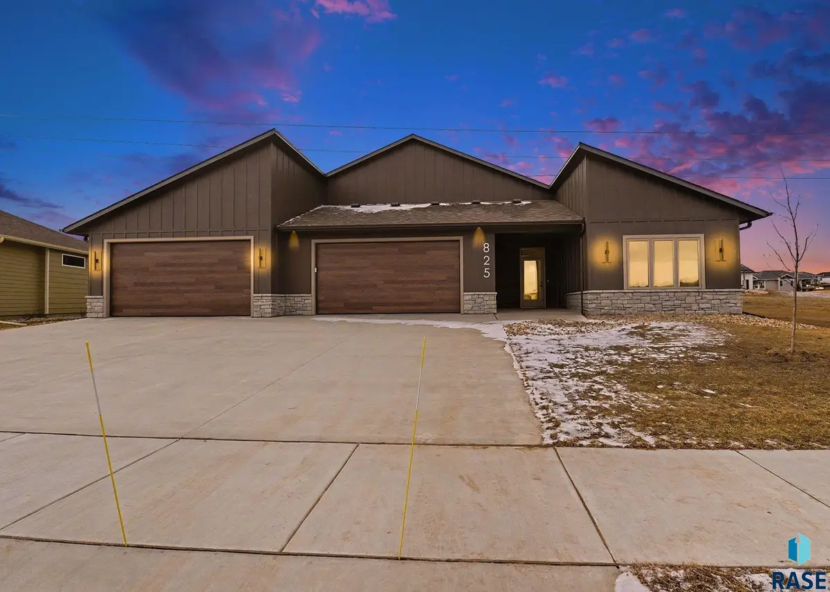 825 N Sylvan Dr, Sioux Falls, SD 57110 - #1