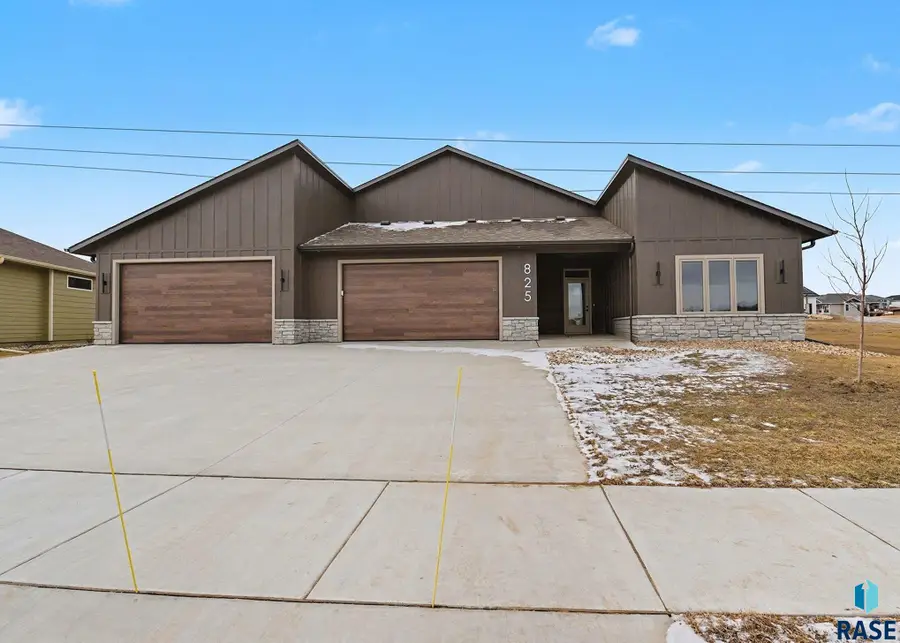 825 N Sylvan Dr, Sioux Falls, SD 57110 - #2