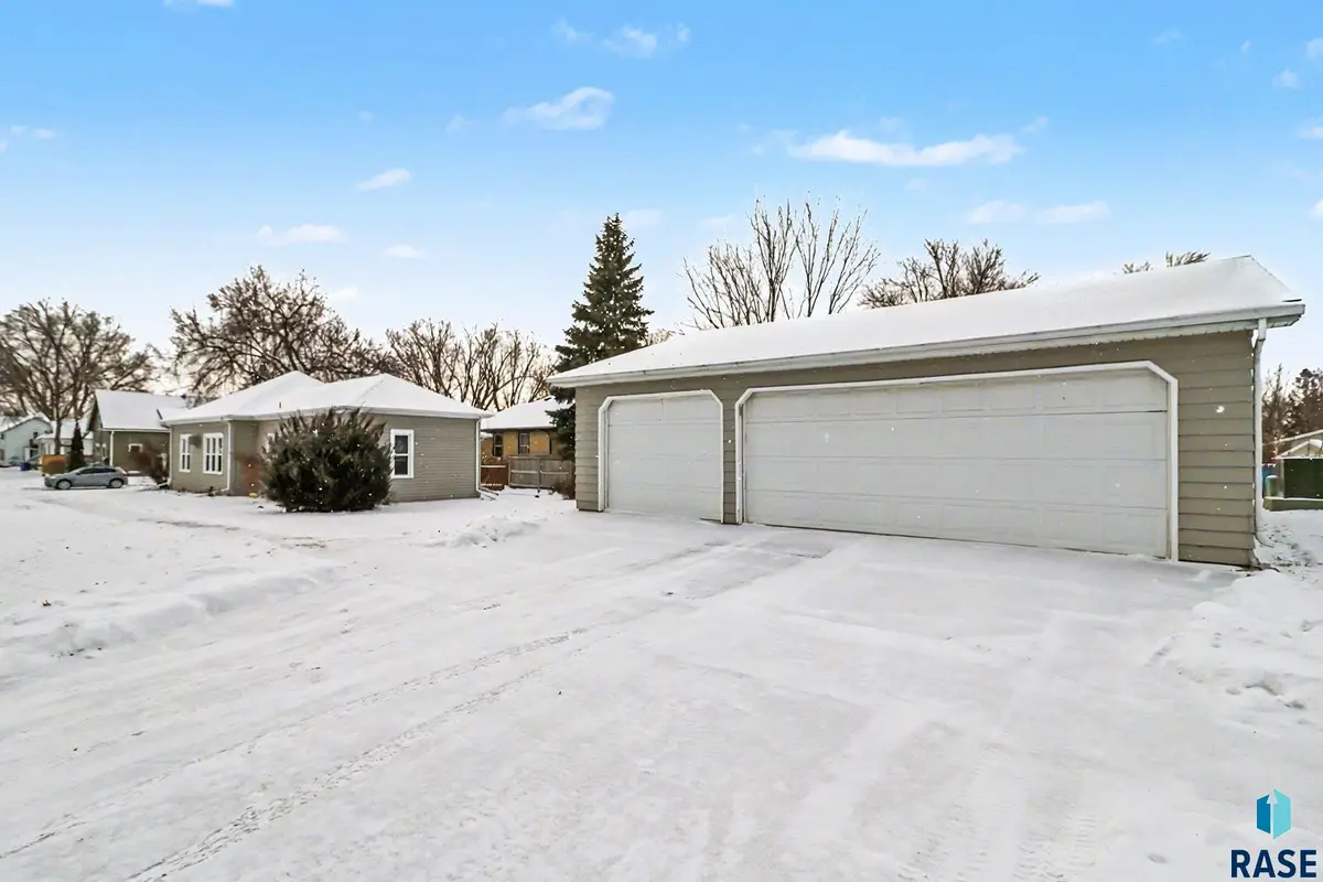 123 N Chicago Ave, Madison, SD 57042 - #1