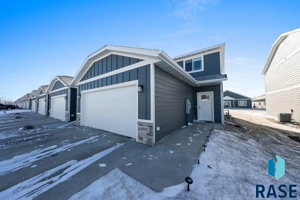 6907 W Gresford Pl, Sioux Falls, SD 57106 - #1