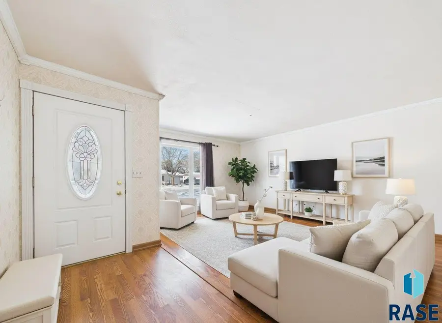 404 S 8th Ave, Brandon, SD 57005 - #3