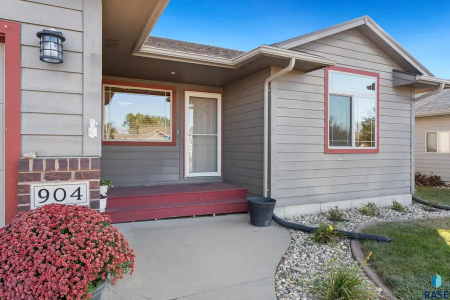 904 Honeysuckle Dr Dr, Harrisburg, SD 57032 - #2