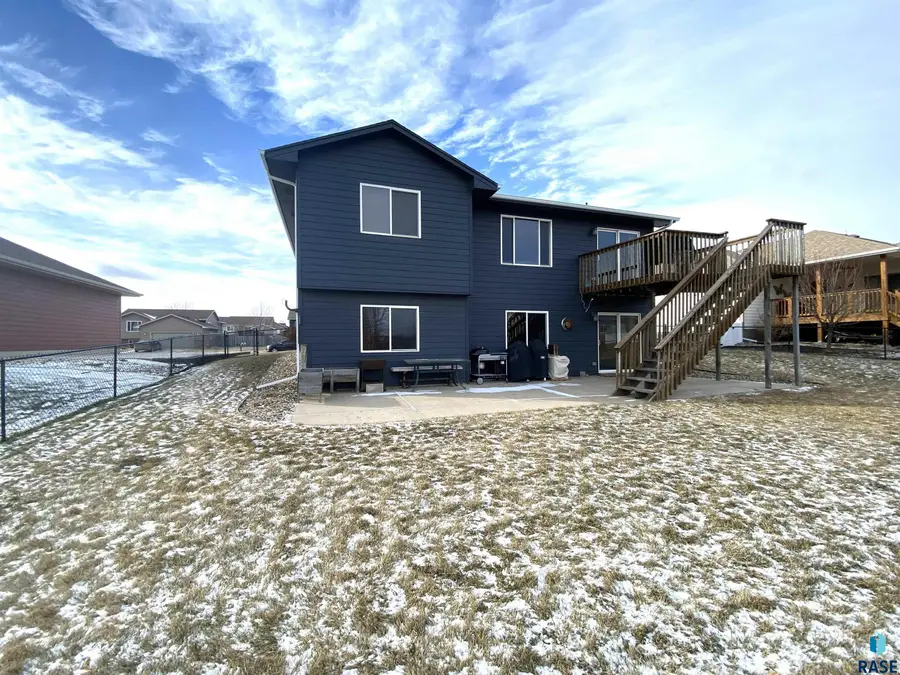 604 S Clearbrook Ave, Sioux Falls, SD 57106 - #2