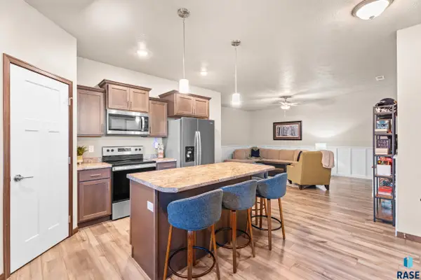 107 E Countryside Ave, Lennox, SD 57039