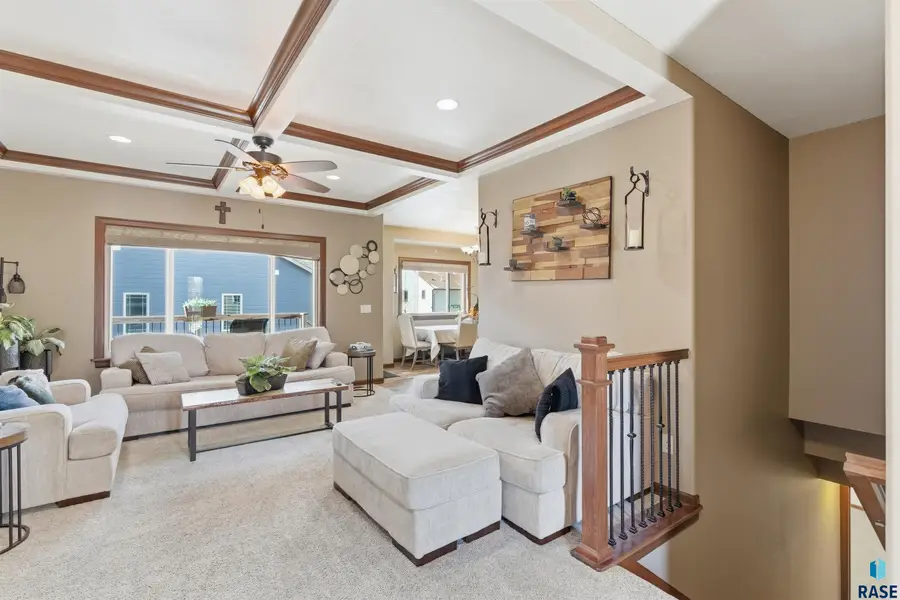 811 S Discovery Ave, Sioux Falls, SD 57106 - #2