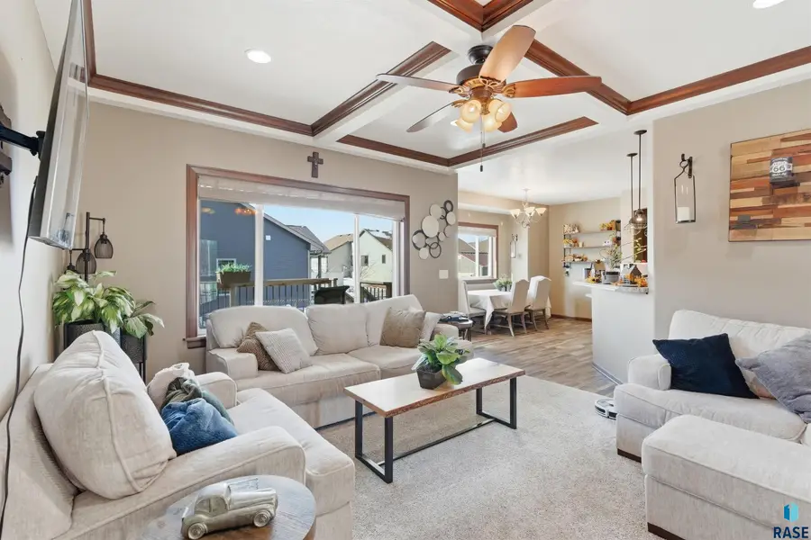 811 S Discovery Ave, Sioux Falls, SD 57106 - #3