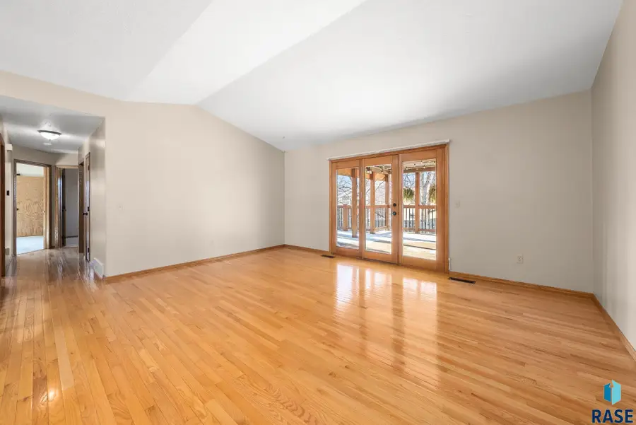 5117 E Blueridge Dr, Sioux Falls, SD 57110 - #3