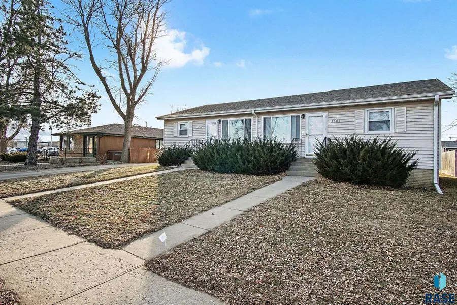3301 3303 S Lincoln Ave, Sioux Falls, SD 57105 - #2