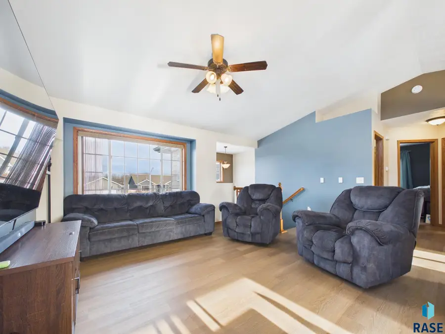 5601 W Oakcrest Dr, Sioux Falls, SD 57107 - #3