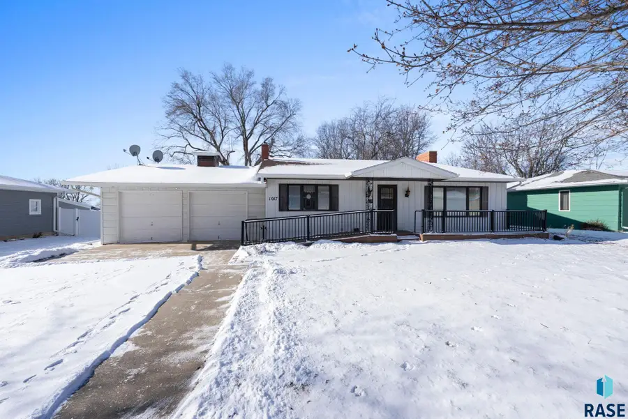 1017 Linden St, Luverne, MN 56156 - #3