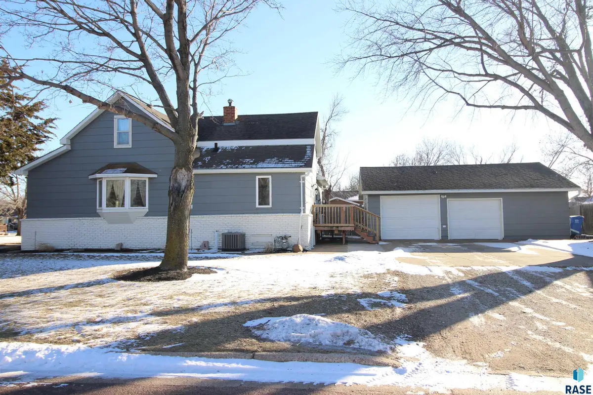 301 S Mckinley St, Lennox, SD 57039 - #1