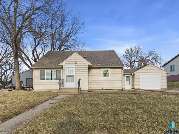 1016 3rd St, Garretson, SD 57030