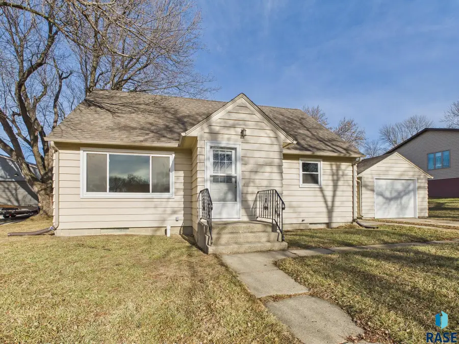 1016 3rd St, Garretson, SD 57030 - #2