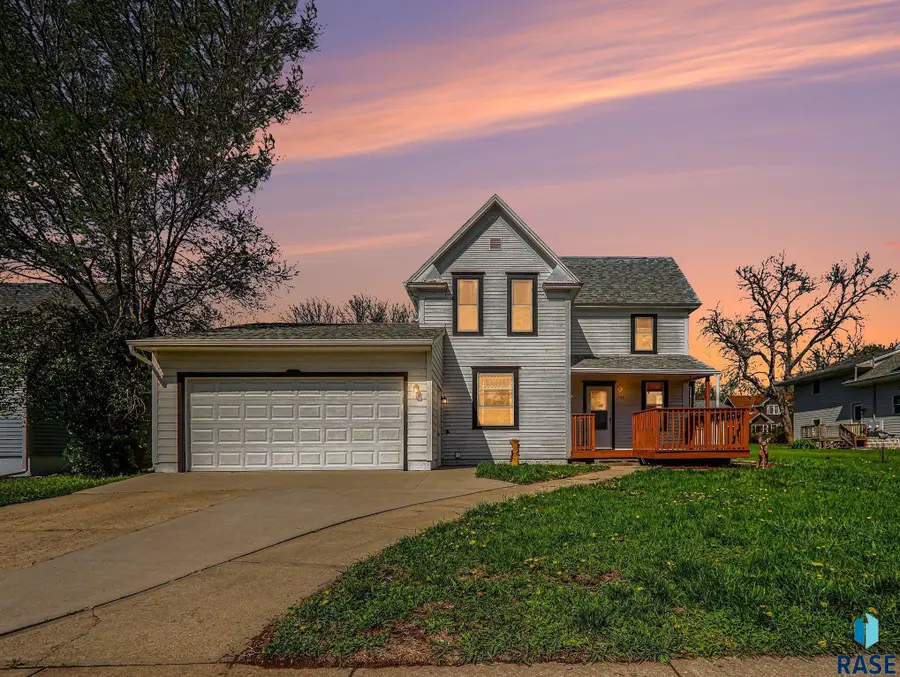305 N Main St, Lennox, SD 57039 - #3