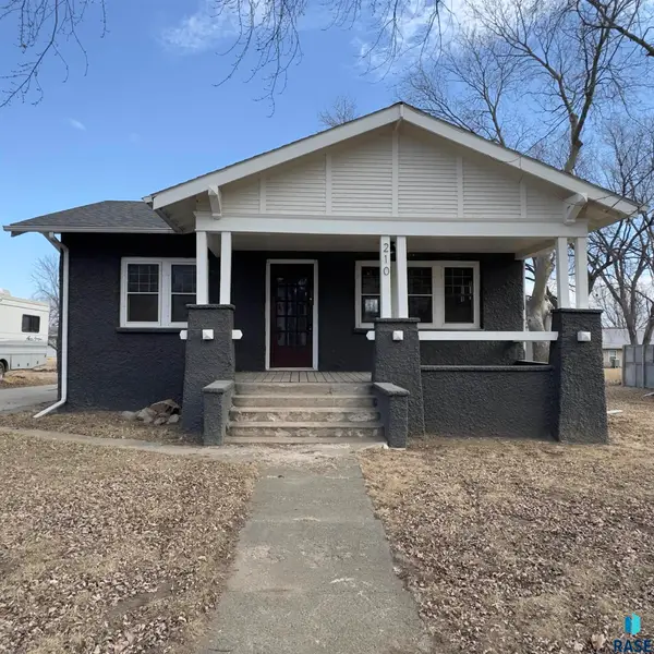 210 S Clark St, Viborg, SD 57070