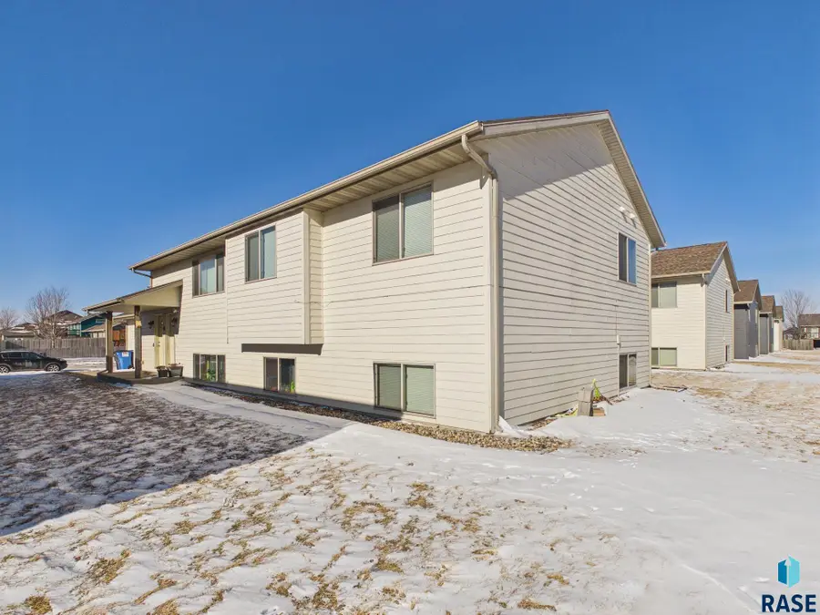 8202 S Hughes Ave, Sioux Falls, SD 57108 - #2