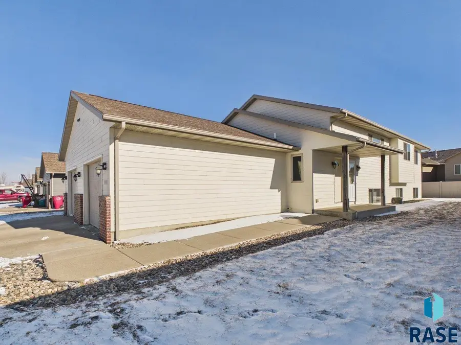 8200 S Hughes Ave, Sioux Falls, SD 57108 - #2