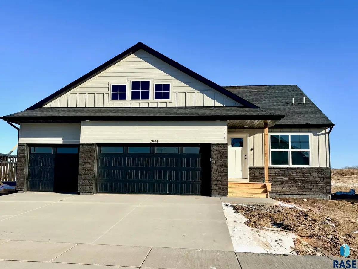 2804 S Copper Creek Ave, Sioux Falls, SD 57110 - #1